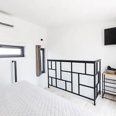 Pagani - Luxury Maisonette B1 *