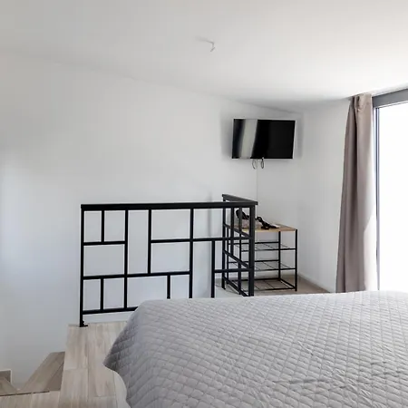 Pagani - Luxury Maisonette B1 * קלמאטה